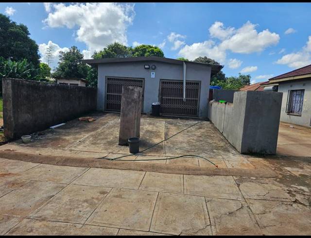 3 BEDROOM HOUSE FOR SALE IN SHAYANDIMA